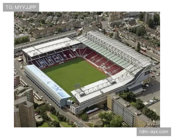 西汉姆球迷集会抗议,要求提升俱乐部管理与观赛体验 西汉姆球迷集会抗议,要求提升俱乐部管理与观赛体验