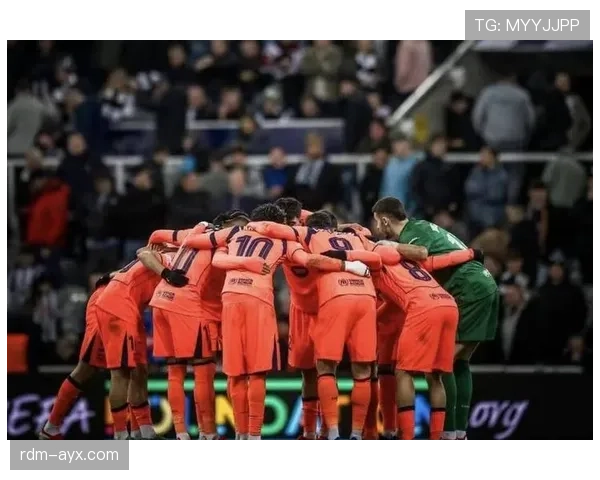 巴萨重返欧冠强队行列,竞争格局调整对赛季走势产生关键影响